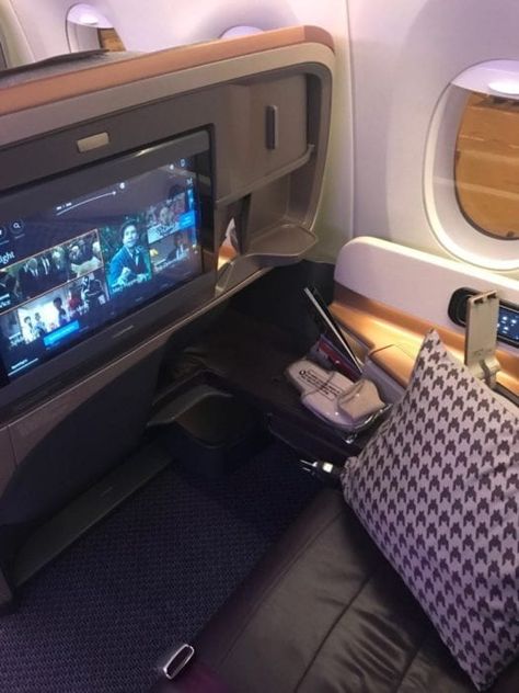 Business Class Singapore Airlines, Singapore Airlines Business Class Travel, Singapore Airline, Business Class Travel, Business Class Seats, Business Class Flight, Wealth Manifestation, Singapore Airlines, Phnom Penh