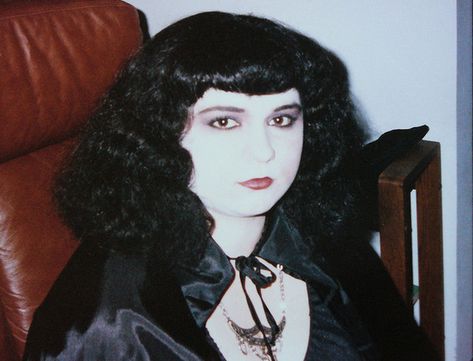 90s Goth Aesthetic, 80s Goth Fashion, Gothic Inspiration, Punk 80s, Traditional Goth, Gothic People, 80s Goth, Goth Bands, Casual Goth