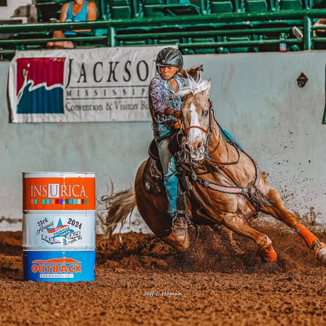 𝐣𝐮𝐧𝐞 𝐝𝐮𝐦𝐩💗 . . . . . #barrelracer #june #month #photodump #ａｅｓｔｈｅｔｉｃ #western #pinterest #explore #explorepage #insta Barrel Racing Photography, Photodump Aesthetic, June Dump, 16th Birthday Wishes, Barrel Horses, Racing Photography, June Month, Aesthetic Western, Dream Horse Barns