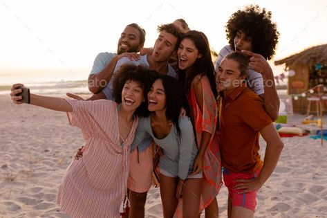 Male Friends, Friends Enjoying, Taking A Selfie, Jeans Outfit Women, Generation Z, 2025 Vision, Group Of Friends, Outfit Women, Jeans Outfit