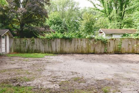 Our 3 Day Backyard Makeover! - Yellow Brick Home Yard Before And After, California Landscaping, Kid Friendly Backyard, California Backyard, Backyard Sanctuary, Cheap Backyard, Garden Makeover, Living Modern, Diy Backyard Landscaping