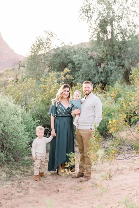 Deep greens, creams, tan, and khaki...this family totally nailed the earth tones for their family photo outfits. Tap to read more tips about planning outfits for your family's photos! Earth Tones Family Photos, Earth Colors Family Photoshoot, Khaki And Green Family Photos, Green And Tan Family Photos, Cream And Green Family Photos, Green Beige Family Photos, Green And Neutral Family Pictures, Green And Cream Family Outfits, Green And Cream Family Photos