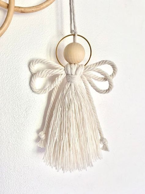 Christmas Angel Crafts, Diy Angels, Christmas Angel Ornaments, Macrame Knots Pattern, Handmade Angels, Angel Crafts, Angel Christmas, Navidad Diy, Macrame Patterns Tutorials