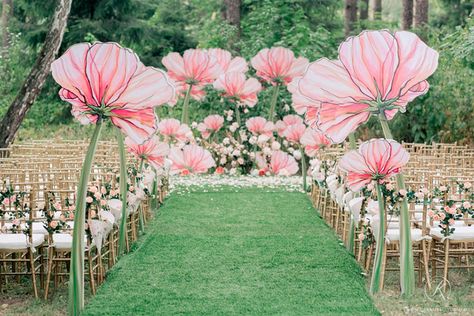 Oversized poppies line the aisle and ceremony backdrop ~ we ❤ this! moncheribridals.com Lily Decor, Spring Wedding Decorations, Dusty Rose Wedding, Paper Flowers Wedding, Giant Flowers, Giant Paper Flowers, Wonderland Wedding, Ceremony Backdrop, Wedding Aisle