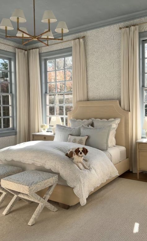 Guest Bedroom Ideas With Wallpaper, Serena And Lily Apartment, Serena And Lily Inspired Bedroom, Wallpaper Primary Bedroom, Boston Apartment Aesthetic, Serena And Lily Bedroom, Grand Millennial Bedroom, Grandmillennial Bedroom, Modern French Country Bedroom