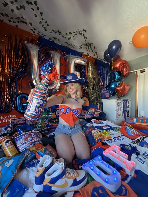 Uf Acceptance, Uf Bed Party, University Of Florida Dorm, Uf Tailgate, Florida State University Aesthetic, College Bed Party, College Bed, College Decision, Uf Gators