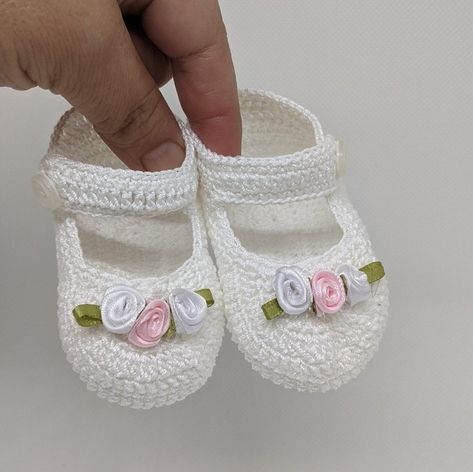 Crochet Mary Janes, Diy Lace Ribbon Flowers, Short Box Braids Hairstyles, Crochet Baby Shoes Pattern, Ribbon Rose, Selling Handmade Items, Booties Crochet, Newborn Baby Girl, Ribbon Roses