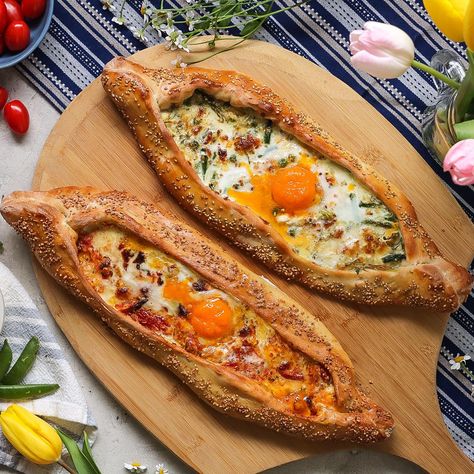 Cheese Breads, Store Bought Pizza Dough, Georgian Cuisine, Georgian Food, Over Easy Eggs, Armenian Recipes, European Recipes, Spicy Snacks, Roasted Tomato