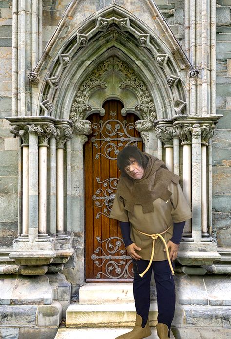 Quasimodo Costume, Hunchback Of Notre Dame Costume, Apartment Door Decor, Ella Enchanted, Apartment Door, 2024 Halloween, Costume For Halloween, Aesthetic Stuff, Halloween 2020