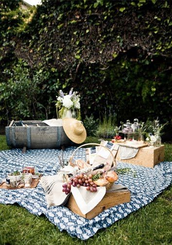 beach picnic ideas | Romantic Picnic Ideas Cocktail Picnic, Ideas Picnic, Country Picnic, Picnic Inspiration, Vintage Picnic, Company Picnic, Romantic Picnics, Picnic Ideas, 24th Birthday