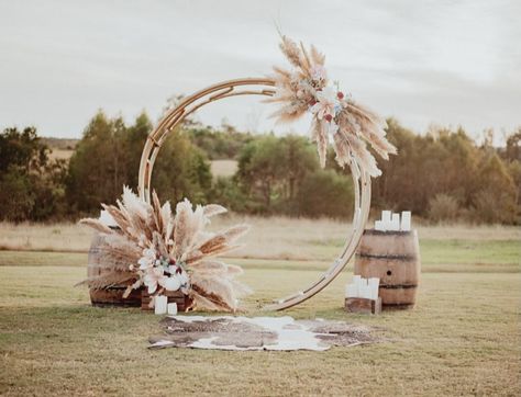 Wedding arch, Boho wedding, Country Wedding, pampas grass Round Boho Wedding Arch, Wheat Wedding Arch, Cow Feeder Wedding Arch, Diy Wedding Arch Pampas, Pompadour Grass Wedding Arch, Hay Bale Ring Wedding Arch, Hay Feeder Wedding Arch, Hay Ring Arch, Bale Ring Wedding Arch