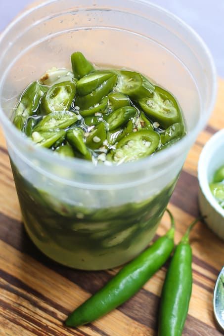 Serrano Pepper Recipes, Pickled Hot Peppers, Serrano Peppers, Pepper Recipe, Chile Peppers, Serrano Pepper, Hot Peppers, Garden Recipes, Peppers Recipes