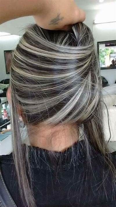 Cool Blonde Highlights, Hairstyles For Ladies, Kadeřnické Trendy, Silver Hair Color, Hairstyles For Medium Length Hair Easy, Gray Hair Highlights, Cool Blonde, Cute Hairstyles For Medium Hair, Hair Color Highlights