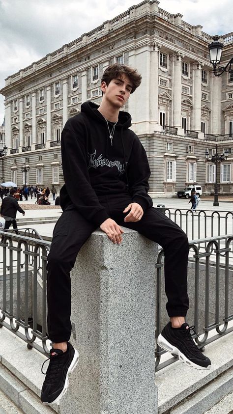 @eeekkkwww Bad Boy Style, Spiritual Fashion, Men Photoshoot, Men With Street Style, Boy Photography Poses, Tumblr Boys, Photography Poses For Men, Pinterest Fashion, Poses For Men