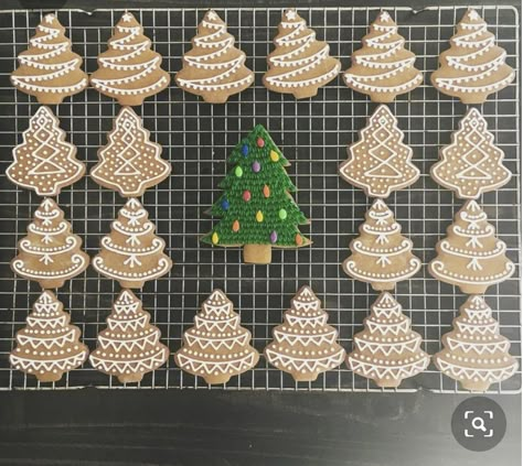 Decorating Gingerbread Cookies Ideas, Gingerbread Christmas Tree Cookies, Baking Instagram Story, Gingerbread Tree Decorations, Spicy Gingerbread Cookies, Baking Instagram, Spicy Gingerbread, Gingerbread Tree, Gingerbread Cookies Decorated