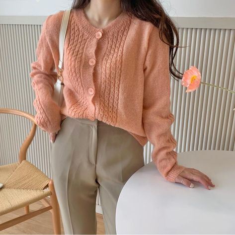 Outfits With Orange Cardigan, Salmon Shirt Outfit, Peach Cardigan Outfit, Korean Knitwear Outfit, Coral Cardigan Outfits, Korean Cardigan Outfits, Salmon Outfit, Cardigan Outfits Aesthetic, Orange Cardigan Outfit