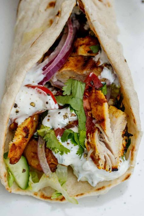 A quick recipe for homemade shawarma with grilled chicken. Homemade Chicken Wraps Recipe, Shwarma Chicken Pitas, Easy Swarma Chicken Recipe, Chicken Swarma Ideas, Chicken Shawarma Meal Prep, Rotisserie Chicken Shawarma, Schwarma Chicken Bowls, Chicken Schwarma Wrap, Chicken Thigh Wraps