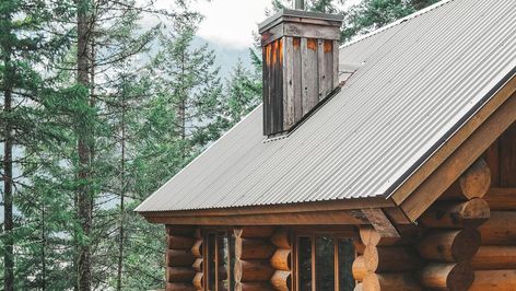 Log Cabin Roof Colors, Log Cabin Roof Ideas, Cabin Metal Roof, Green Roof Log Cabin, Log Cabin Homes Exterior, Log Cabin Red Metal Roof, Log Cabin Metal Roof, Log Cabin Homes With Metal Roofs, Soffit Ideas