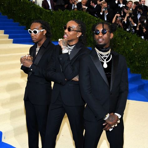 2017 Met Gala Migos Fashion, Offset Rapper, Migos Wallpaper, Quavo Huncho, Sweet 16 For Boys, Wedding Guest Suits, Met Gala Outfits, Hip Hop Classics, Gala Outfit