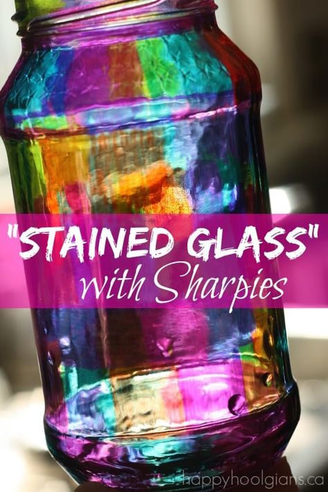 Sharpies on a jar Diy Sharpie Crafts, Sharpie Crafts, Sharpie Mug, Diy Sharpie, Sharpie Markers, Wine Bottle Diy Crafts, Diy Jar Crafts, Mason Jar Crafts Diy, Wine Bottle Diy