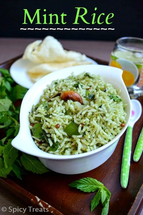 Easy To Make Mint Rice with Caspicum, a Vegan and Nutritious meal! Easy Lunch Box Recipes, Andhra Recipes, Maharashtrian Recipes, Indian Rice Recipes, North Indian Recipes, Easy Lunch Boxes, Food Street, Mint Recipes, South Indian Food