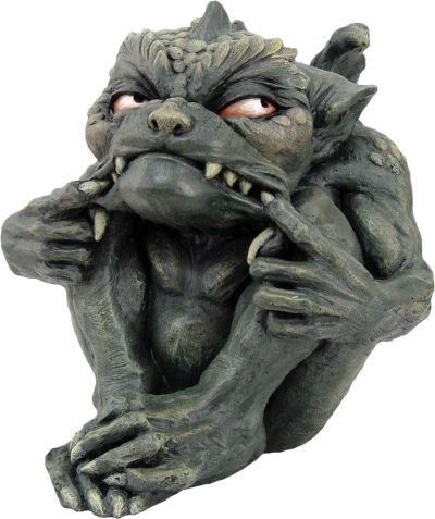 Green Toads Gargoyle - cute  You know this one is up to something in the garden…maybe snapping back at the snapdragons? Gargoyles Art, Gargoyle Tattoo, Gothic Gargoyles, Figurine Display, Mystical Creatures, Gremlins, Green Man, Toad, Copic