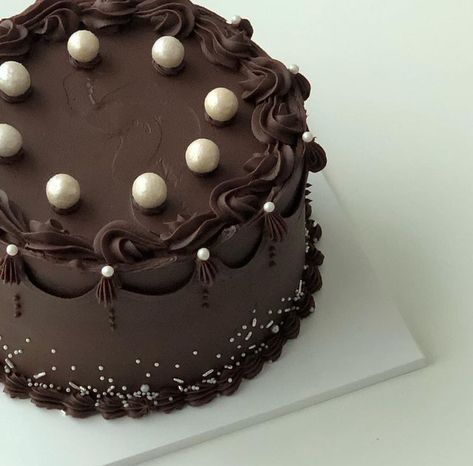 Bolo Vintage, Teacher Cakes, Chocolate Cake Designs, Cake Writing, Elegant Birthday Cakes, Chocolate Cake Decoration, Mini Cakes Birthday, Chocolate Fudge Cake, Birthday Cake Chocolate