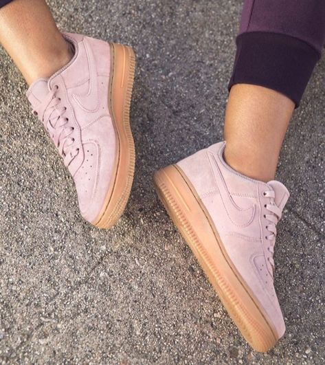 Nike AF1 Suede Clean Suede Shoes, Suede Nike, Smelly Shoes, Pijamas Women, Suede Cleaner, How To Clean Suede, Sneakers Addict, Skateboarder, Sporty Outfits