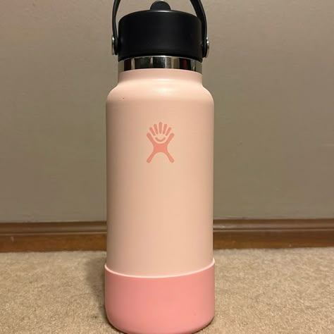 Hydro flask Limited Edition ‘Dogwood’ Dogwood Hydroflask, What In My Bag, Hydro Flask, Holiday Birthday, Birthday Gift Ideas, Christmas Wishlist, Stainless Steel Water Bottle, Steel Water, Kitchen Gadgets