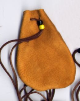 Many traditions practice the custom of carrying a small pouch as a blessed charm.  Learn more about making your own mojos and medicine bags. How To Make A Medicine Bag, Make Your Own Medicine, Pouches Diy, Native American Medicine Bag, Medicine Bag Necklace, Magical Crafts, Leather Medicine Pouch, Diy Medicine, Leather Medicine Bag