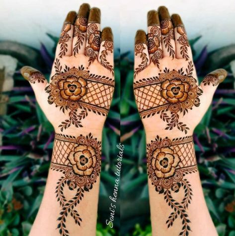 મહેંદી Design, Hand Mandala, Khafif Mehndi Design, Unique Mehndi, Rose Mehndi Designs, Mehndi Design Pictures, Modern Mehndi Designs, Engagement Mehndi Designs, Mehndi Designs Front Hand