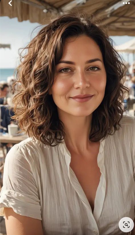 Medium Bob Curly Hair, Short Haircut For Frizzy Hair, Curly Hair Bob Cut, Short Frizzy Hairstyles, Long Bob Curls, Short Haïr Cut For Chubby Face, Long Curly Bob Hairstyles, Curly Haircut Women, Bob Hairstyles Shoulder Length