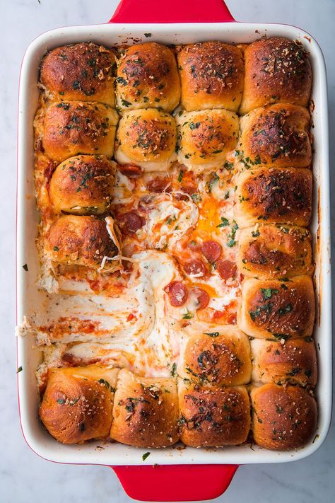 Pull-Apart Garlic Bread Pizza Dip Super Bowl Essen, Pull Apart Garlic Bread, Appetizers Healthy, Holiday Party Appetizers, Garlic Bread Pizza, New Years Appetizers, New Year's Eve Appetizers, Hot Cross Bun, Bowl Party Food