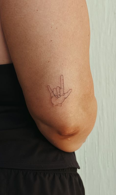 Earthy Simple Tattoo, Tiny I Love You Sign Tattoo, I Love You Asl Tattoo Fine Line, Hand Shape Tattoo, Mom Fine Line Tattoo, Asl Ily Tattoo, I Love You Asl Tattoo Simple, Linewife Tattoos, Coordinate Tattoo Ideas For Women