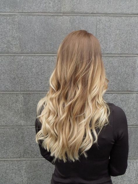 Ombre efeito praia.. Natural Ombre Hair, Dirty Blonde Hair Color Ideas, Brown Ombre Hair, Dirty Blonde Hair, 2015 Hairstyles, Bohol, Natural Blondes, Ombre Hair Color, Long Blonde