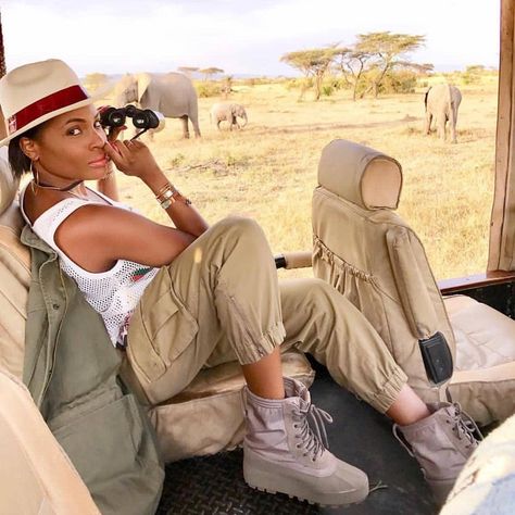 Safari Outfit Women Africa, Safari Travel Aesthetic, South Africa Safari Aesthetic, Out Of Africa Style, Safari Outfit Women, Dubai Outfits Ideas, Safari Hats, Africa Safari Clothes, Jungle Outfit