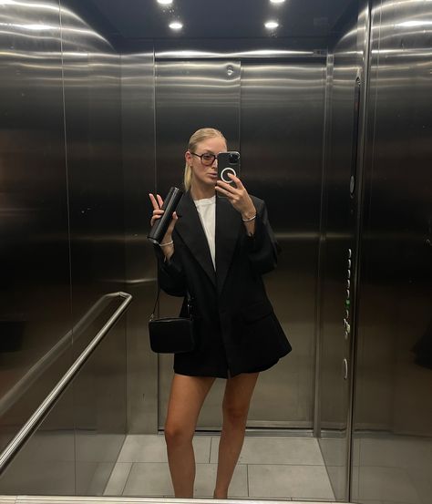 ELEVATOR BLK EDITION 🦋 I never take the elevator except the fact that I have a lot equipment or shooting a selfie 🫰🏼 Stay fit What’s your fav look? A fine selection of blacks 💁🏼‍♀️ and a pinch of white. #bts #photographer #yveadore Fashion Shoot Ideas, Elevator Selfie, Strike A Pose, Shoot Ideas, Fashion Shoot, Stay Fit, Selfies, The Selection, Bts