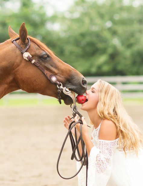 Senior Horse Photography, Loxahatchee Florida, Horse Photoshoot Ideas, Equine Photography Poses, Horse Senior Pictures, Horse Photography Poses, Foto Cowgirl, Pictures With Horses, Fest Temaer