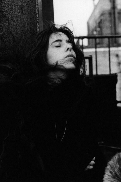 David Gahr Singer songwriter Laura Nyro on March 4, 1969 at home in New York City, New York. Photograph: Black and White Type: Archival Digital Print Hotel Pictures, Laura Nyro, Morrison Hotel, Saul Leiter, Louise Brooks, Old School Music, Women Of Rock, Janis Joplin, Composers