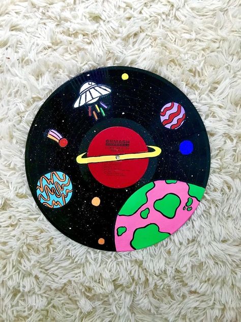 Record Art Ideas, Vinyl Record Painting Ideas, Record Painting Ideas, Vinyl Record Painting, Vinyl Record Art Ideas, Painted Records, Vinyl Paintings, Painted Vinyl Records, Cd Wall Art