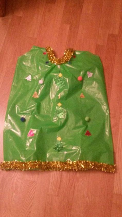 Manualidaes: Disfraz de árbol de Navidad Una idea para los más pequeños, un bonito disfraz de árbol de navidad, original y muy fácil de hacer. ¿Qué necesitamos? Una bolsa de basura verde. Espumilló… Christmas Tree Costume Diy, Christmas Tree Costume, Tree Costume, Crazy Hair Days, Craft Paper, Diy Costumes, Holiday Celebration, Cute Cartoon Wallpapers, Xmas Tree