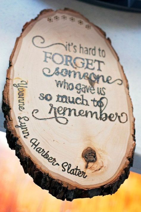 DIY Woodburned Tribute Plaque for a Loved One - For Beginners! Hammered Flowers, Homemade Fabric Softener, Tre Kunst, Homemade Laundry Detergent, Woodburning Projects, Homemade Laundry, Wood Burning Crafts, Wood Burning Patterns, Wood Burning Art