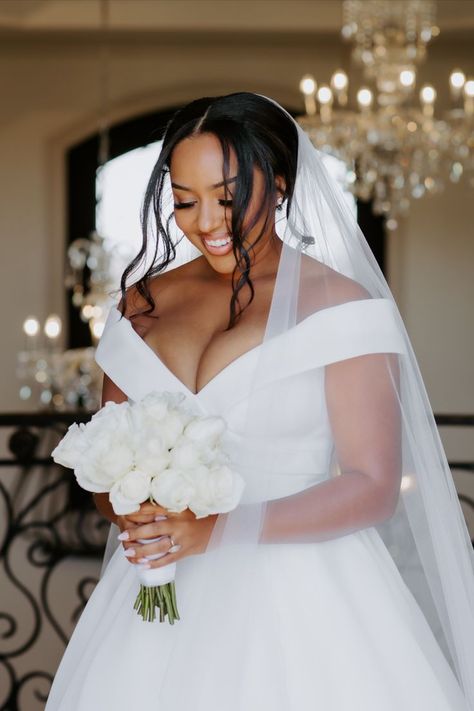 Bridal Hairstyles Black Women, Black Bridal Hairstyles, Wedding Hair Black, Photoshoot Ideas Wedding, Black Brides Hairstyles, Bride Hairstyles With Veil, Bride Hair Down, White Dress Wedding, Wedding Dress Veil