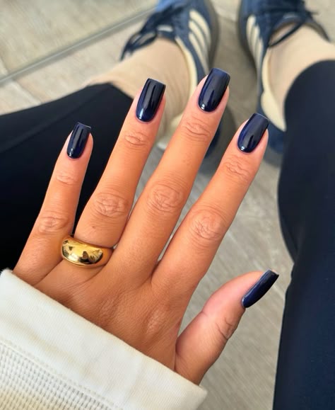 Choose a sophisticated and minimalist look with these short square nails in a deep navy blue. Perfect for a touch of understated and timeless elegance! 💙✨ #SquareNails #NavyBlueNails #MinimalistManicure #ElegantNails #SophisticatedLook #NailInspo #ChicManicure #nails Navy Nails Short Square, Blue Short Winter Nails, Short Nails Ideas Navy Blue, Navy Blue Short Square Nails, Navy Blue Nails Acrylic Square, Dark Blue Acrylic Nails Square, Square Nails For Winter, Nails Inspo 2024 Square, Deep Navy Nails