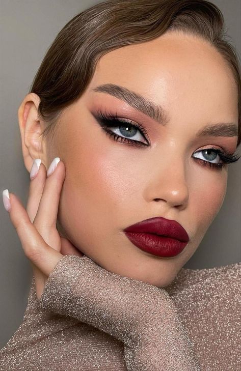 Makeup Looks Winter, Wedding Makeup For Blue Eyes, Vintage Makeup Looks, Red Lips Makeup Look, Makeup Ojos, Red Lip Makeup, Glam Makeup Look, Evening Makeup, Winter Makeup