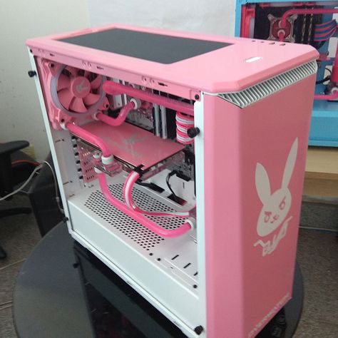 Pink Pc Build, Pink Pc, Pink Computer, Anime Diy, Pc Builds, Gaming Pc Build, Pc Build, Custom Pc, Computer Room