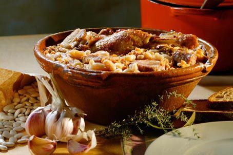 Cassoulet- Heaven in a clay pot. Joel Robuchon's recipe. Joel Robuchon, Duck Confit, Michelin Star Chef, French Dishes, Bean Stew, French Food, Chef Recipes, Toulouse, Amazing Food