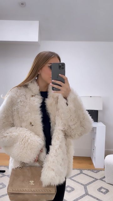 L.Cuppini London on Instagram: "GET DRESSED WITH ME - in my Chloe reversible shearling coat 🤍" Get Dressed With Me, Quick Outfits, Shearling Coat, Outfits Winter, Winter 2024, Get Dressed, Chloe, Winter Outfits, London