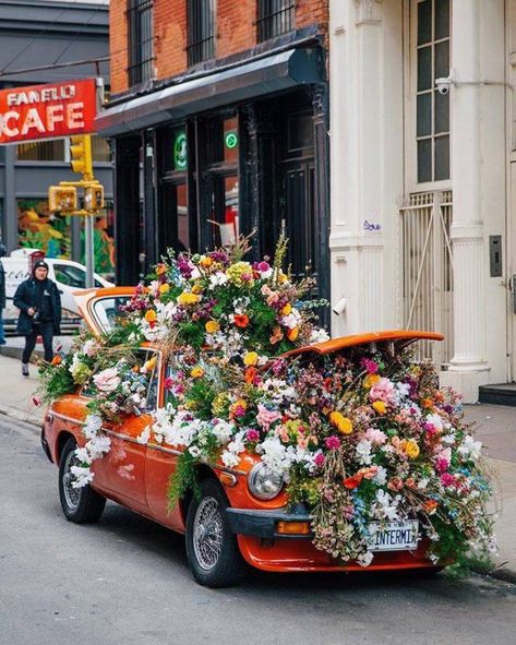 50 Most Fascinating Photos that are Just Sheer Awesomeness - Wow Gallery Car With Flowers, Image Nature, Instagram Beauty, Mors Dag, Deco Floral, Spring Has Sprung, Flower Market, Flower Child, Ikebana