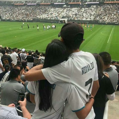 Cute Soccer Couples, Cute Couples Football, Soccer Couples, Ronaldo Jersey, Real Madrid Logo, Football Girlfriend, Membentuk Alis, Boyfriend Pranks Pictures, Sports Couples